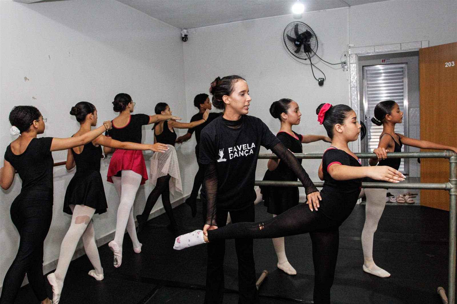 Alunas do Favela Dança na matéria sobre a transformação pela dança